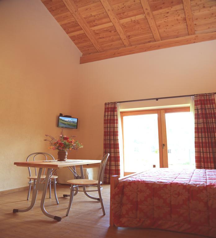 Village Paradis Roisan Room photo