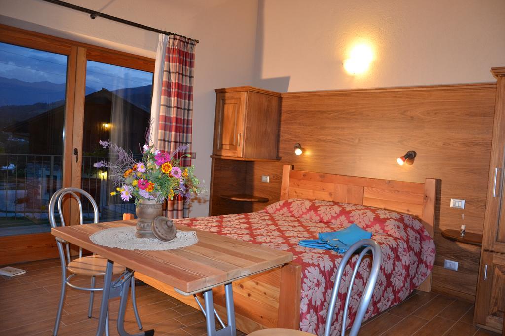 Village Paradis Roisan Room photo
