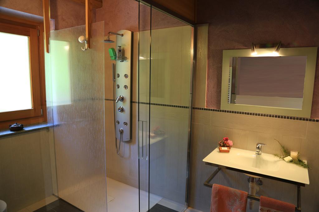 Village Paradis Roisan Room photo