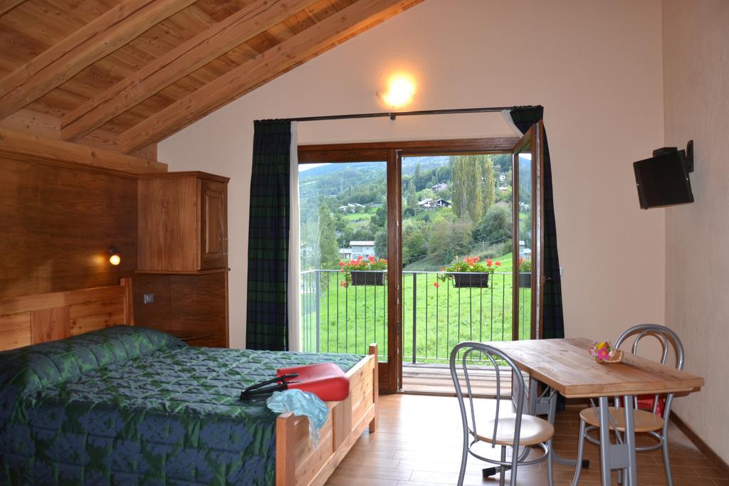 Village Paradis Roisan Room photo