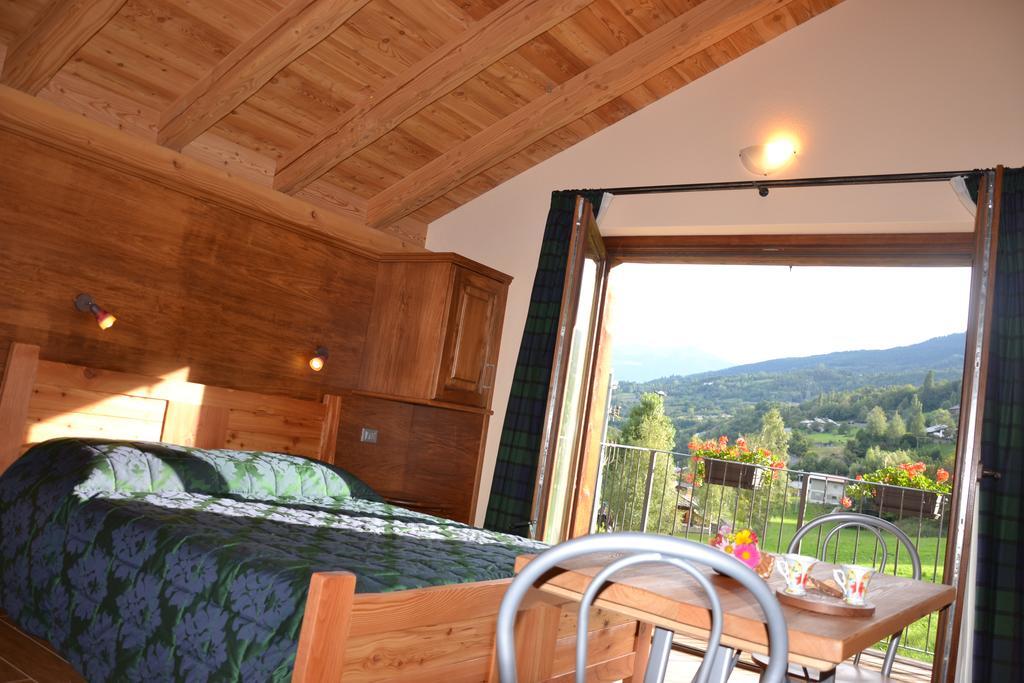 Village Paradis Roisan Room photo