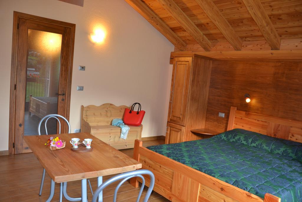 Village Paradis Roisan Room photo